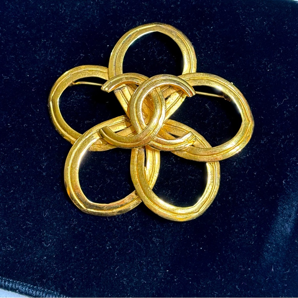 Large vintage Chanel flower brooch